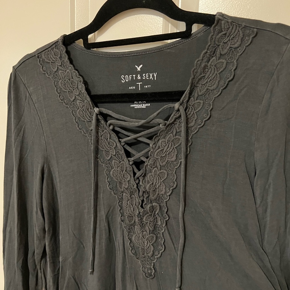 🦋 3/$20 American Eagle Soft & Sexy Grey Half-tie V Neck Long Sleeve Shirt